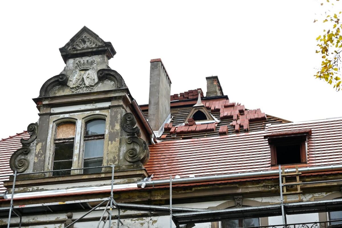 rejestr zabytków pałac targoszyn dach w remoncie