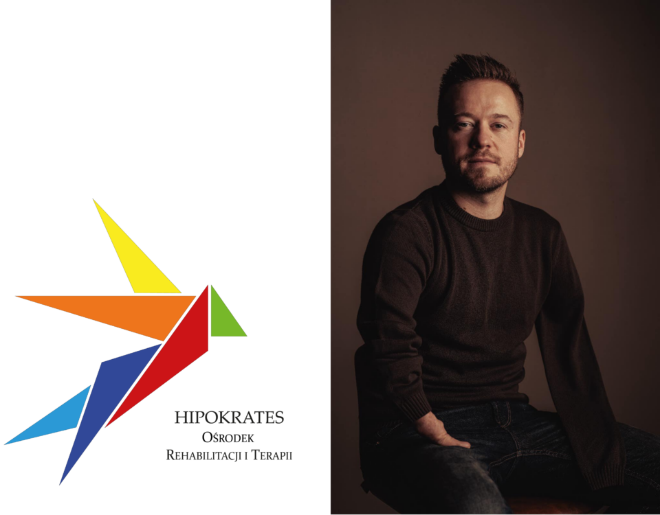 Mariusz Kędzierski i logo, które zaprojektował